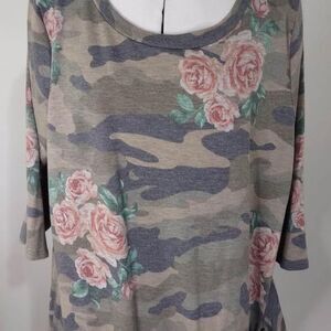 3X Lilypad Camo Boutique Blouse w/ roses 3/4 sleeve 24”=pit-pit 30”=length C7074